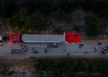Revelan audio de migrantes abandonados en el interior de tráiler en Texas