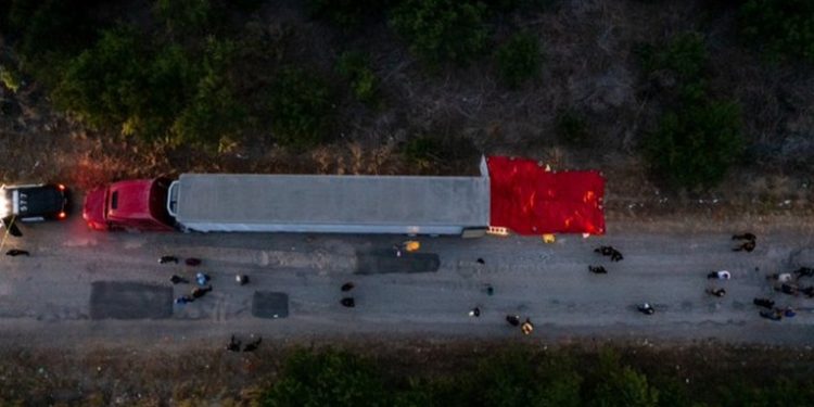 Revelan audio de migrantes abandonados en el interior de tráiler en Texas