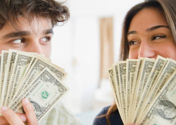 Revelan que la generación Z y los millennials prefieren discutir sus finanzas antes de formalizar una relación
