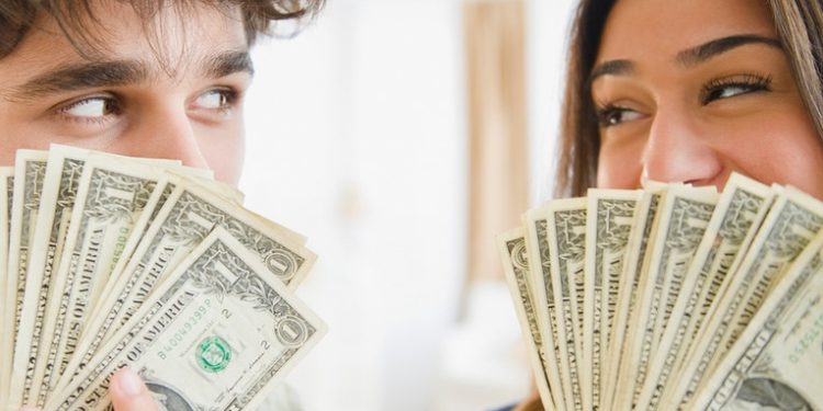 Revelan que la generación Z y los millennials prefieren discutir sus finanzas antes de formalizar una relación