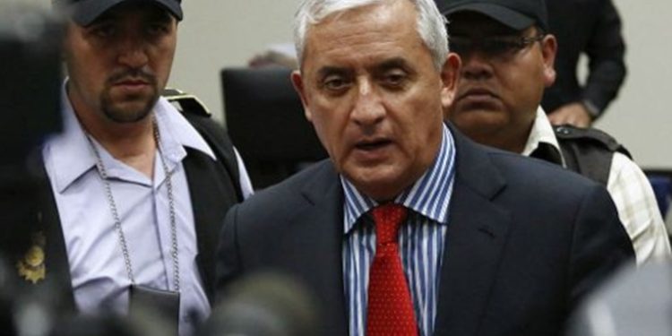 Revocan resolución que beneficiaba al ex presidente Otto Pérez Molina