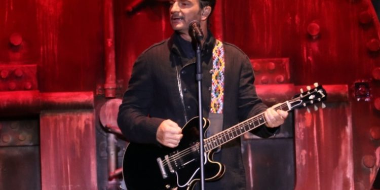 Ricardo Arjona anuncia la suspensión temporal de su gira por dar positivo a covid-19