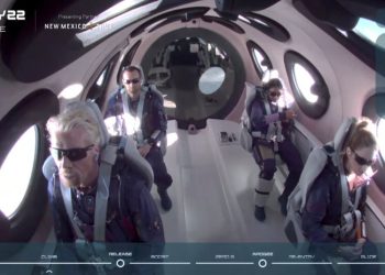 Richard Branson hace historia tras completar su primer viaje al espacio