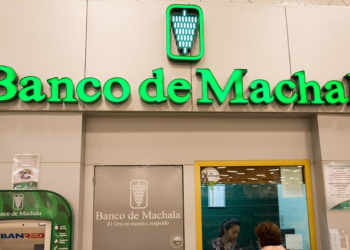 Roban medio millón de dólares en un banco de Ecuador tras perforar una pared