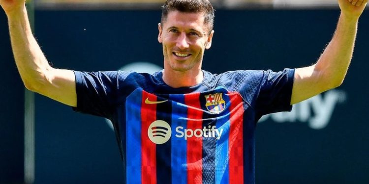 Robert Lewandowski fue presentado ante 55 mil aficionados