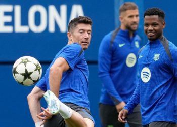 Robert Lewandowski no viaja con Polonia y se queda en Barcelona por lesión