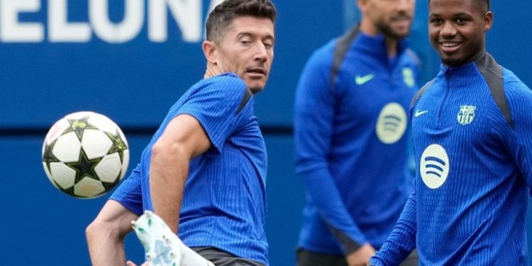 Robert Lewandowski no viaja con Polonia y se queda en Barcelona por lesión