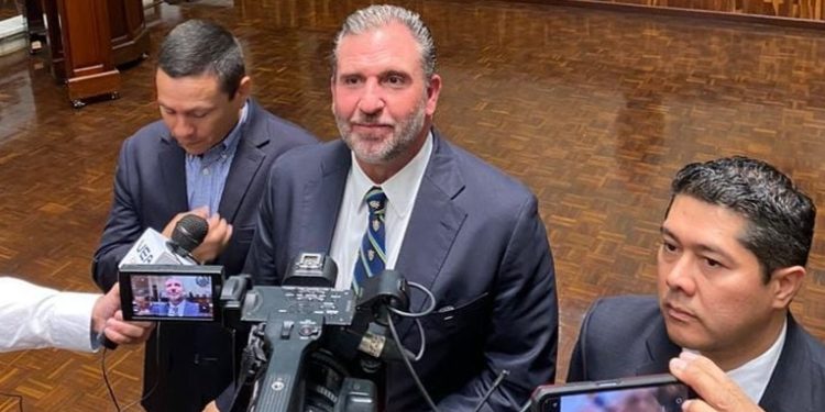 Roberto Arzú se pronuncia luego que CSJ suspendiera vista pública