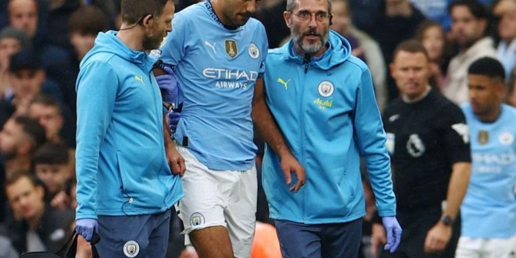Rodri Hernández, operado con éxito de su lesión de rodilla, dice adiós a la temporada