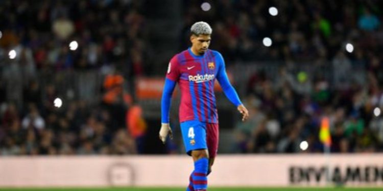 Ronald Araújo pasará por el quirófano y estará 10 semanas de baja