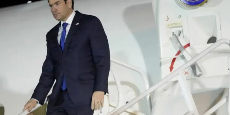 Rubio llega a Panamá entre amenazas de recuperar el canal