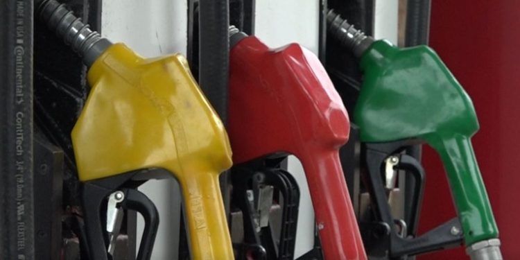 Rumores de desabastecimiento de combustible en Guatemala son desmentidos por autoridades.