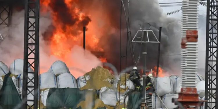 Rusia ataca nuevamente el sistema energético en Ucrania