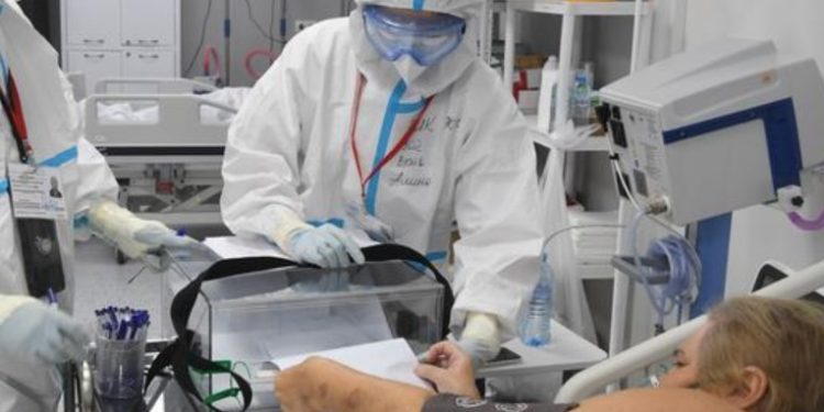 Rusia bate récord de muertes por covid-19 por cuarto dí­a