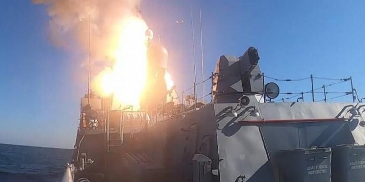 Rusia dice que destruyó el mayor depósito de combustible del ejército de Ucrania