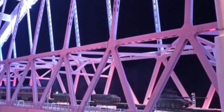 Rusia finaliza maniobras militares en Crimea y anuncia retiro parcial de tropas