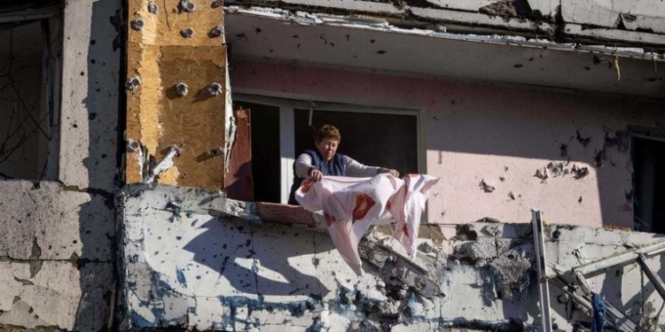 Rusia intensifica el cerco sobre Kiev con nuevos ataques a edificios residenciales