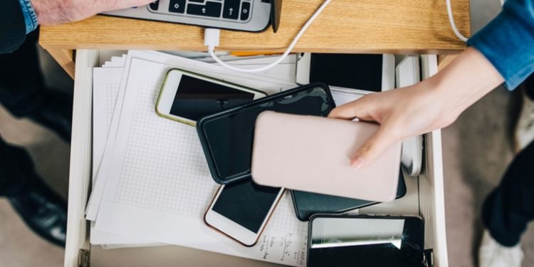 Rusia prohíbe por ley a los escolares el uso de teléfonos móviles en las clases