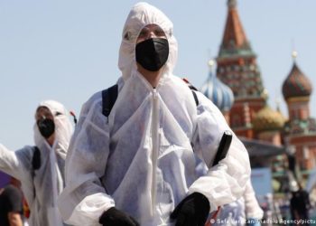 Rusia registra récord de muertes diarias por covid-19