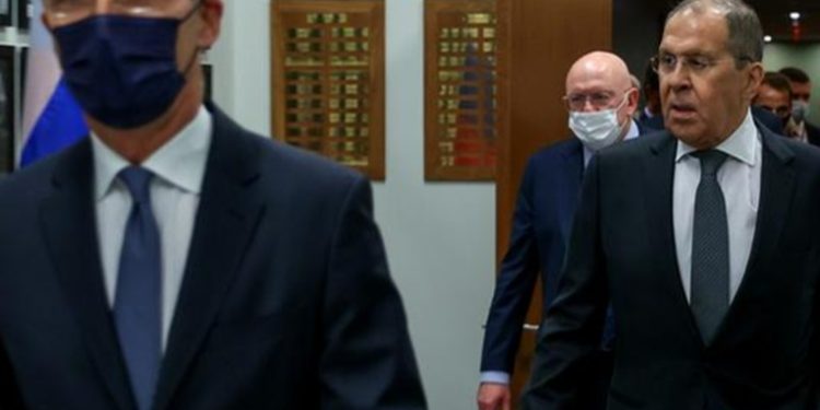 Rusia suspende su misión ante la OTAN tras acusaciones de espionaje