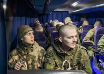 Rusia y Ucrania canjean a casi 400 prisioneros de guerra