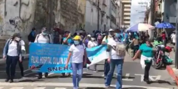 Salubristas anuncian bloqueos y marchas para mañana en distintos puntos del paí­s