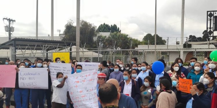 Salubristas del hospital temporal del Parque de la Industria piden ser reubicados
