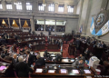 Salubristas manifiestan afueras del Congreso de la República