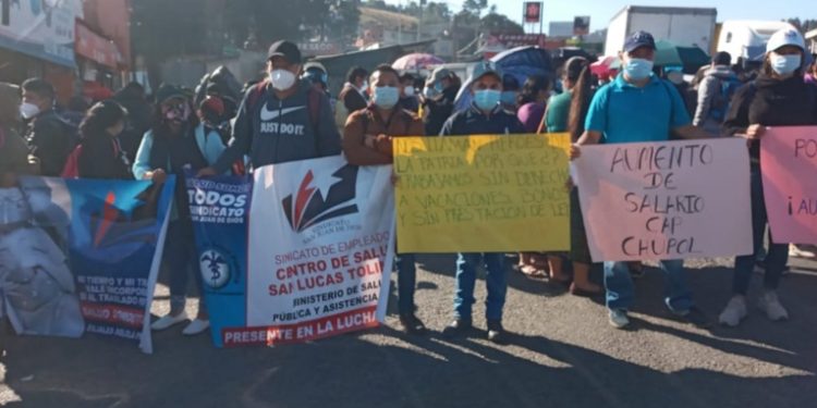 Salubristas realizan bloqueos en las principales carreteras del paí­s