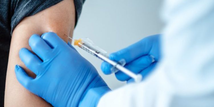 Salud espera iniciar con la segunda fase de vacunación el martes 4 de mayo