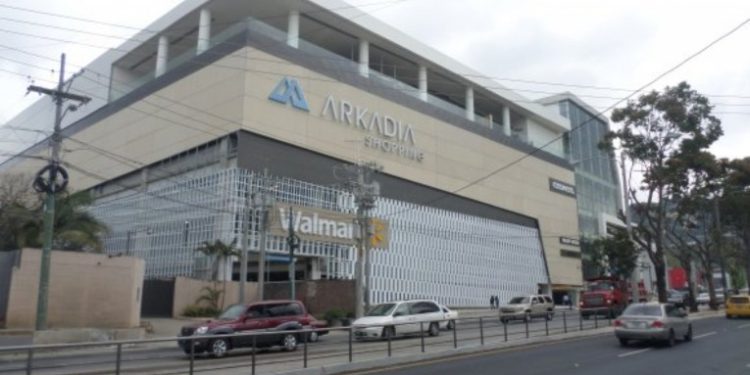 Salud inaugura puesto de vacunación en Arkadia Zona 10