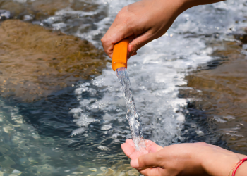 Salud inicia muestreo de agua en comunidades para evaluar su aptitud para consumo humano