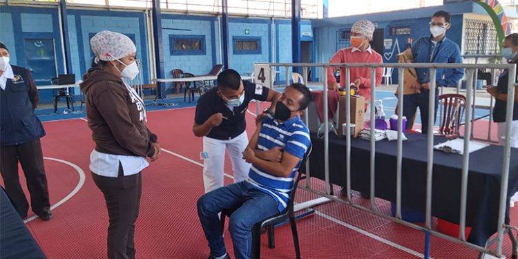 Salud recibirá 50 mil dosis de vacunas Sputnik V