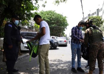 Salvadoreños denuncian violaciones a DDHH de detenidos desligados de pandillas