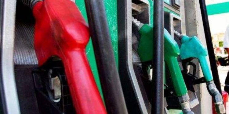 Sancionan a 19 gasolineras por especulación de precios