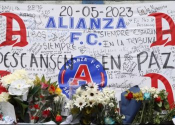 Sancionan a equipo salvadoreño en cuyo estadio murieron 12 en una estampida