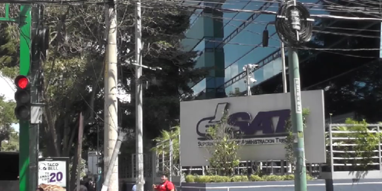 SAT Autoriza Bono de Q7 Mil para sus Trabajadores por Cumplir Meta de Recaudación