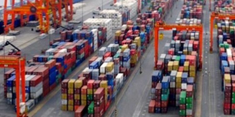 SAT insta a importadores a retirar mercadería ante llegada de productos para fin de año