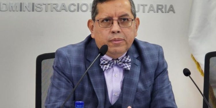 SAT reporta descenso en crecimiento de algunos impuestos, pero mantiene meta mensual