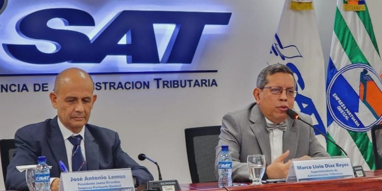 SAT y Empresa Portuaria Quetzal firman escritura de usufructo para edificar