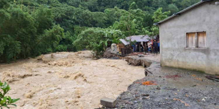 Saturación del suelo complica recuperación de tramos carreteros