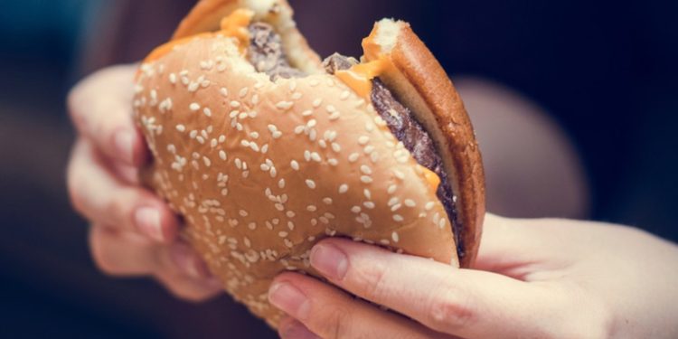 Se avecinan modificaciones en McDonald's: cambiará la receta de sus hamburguesas