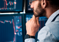 Se derrumban las principales criptomonedas y el precio del bitcóin baja más del 18% en cuestión de horas.