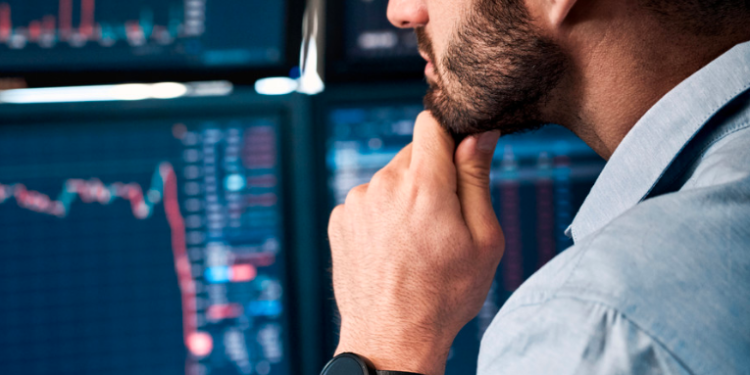 Se derrumban las principales criptomonedas y el precio del bitcóin baja más del 18% en cuestión de horas.