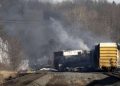 Se desata un incendio tras el descarrilamiento de un tren en EE.UU.