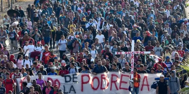 Se desintegra caravana de miles de migrantes en México
