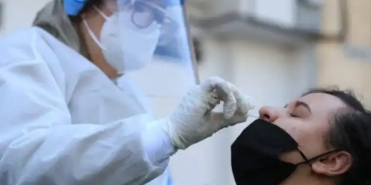 Se eleva a color naranja la alerta en la capital por el incremento de casos de COVID-19