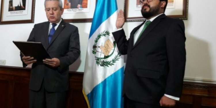 Se entrega a la justicia ex ministro Carlos Velásquez Monge señalado de Peculado