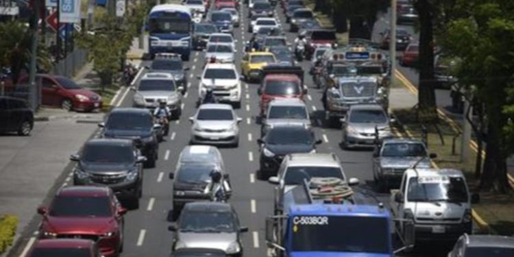 Se espera que en los próximos dí­as el tráfico vehicular se incremente en el paí­s