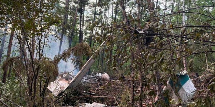 Se estrella avión con 49 pasajeros en el este de Rusia
